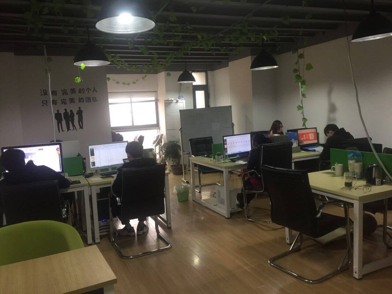 上海宣揚電子商務(wù)有限公司的辦公展示-上海炫園企業(yè)登記代理有限公司